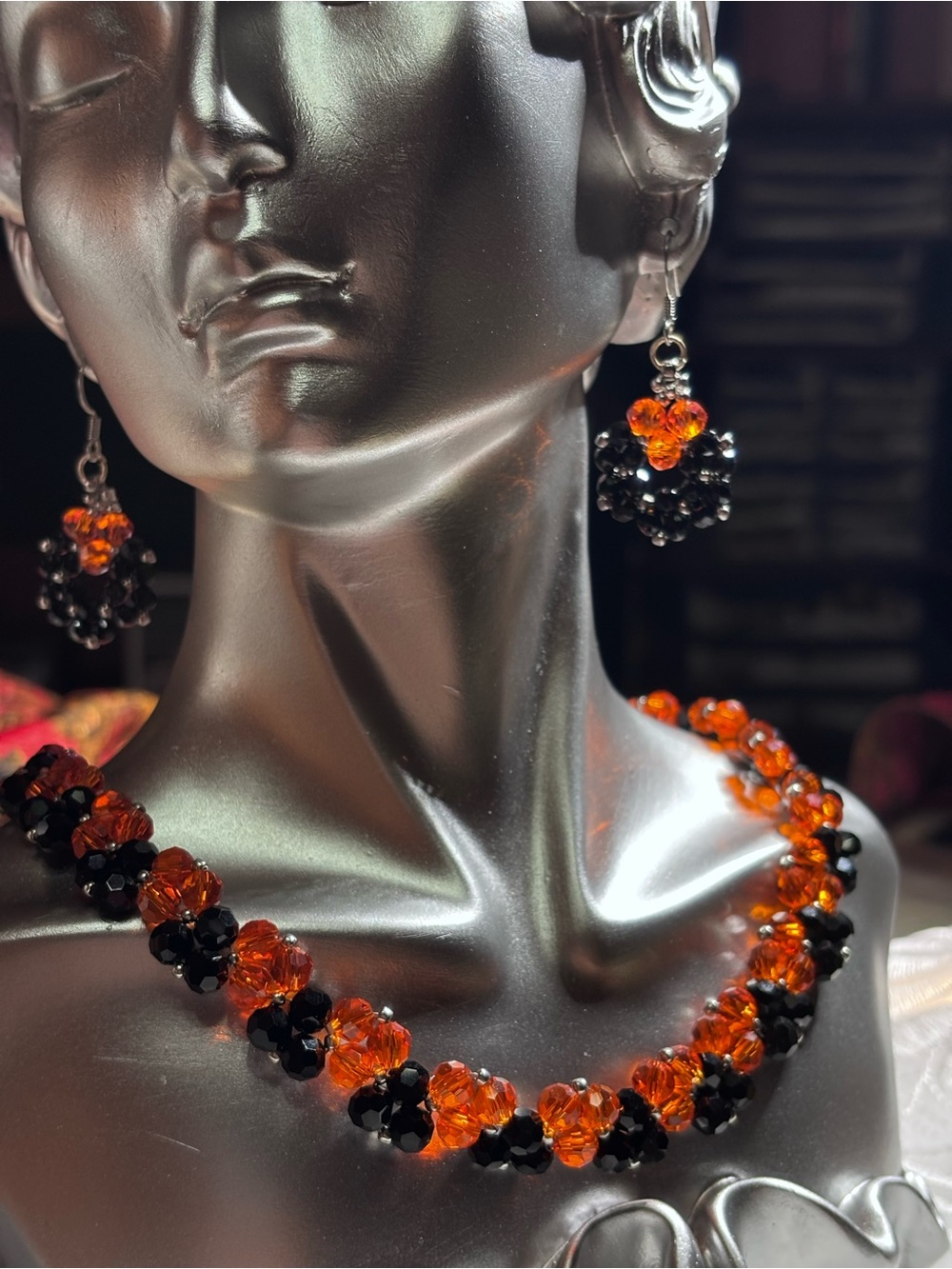 Black and Orange faceted glass beaded Necklace and Earring Set 16.25 in - Picture 8 of 8